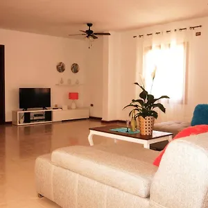 https://large-apartment-on-golf-course.adeje-hotels.com
